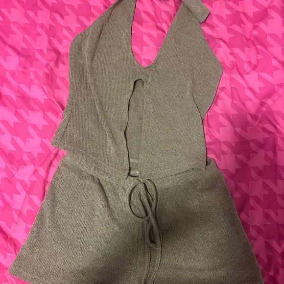 set - Picture 1 of 4